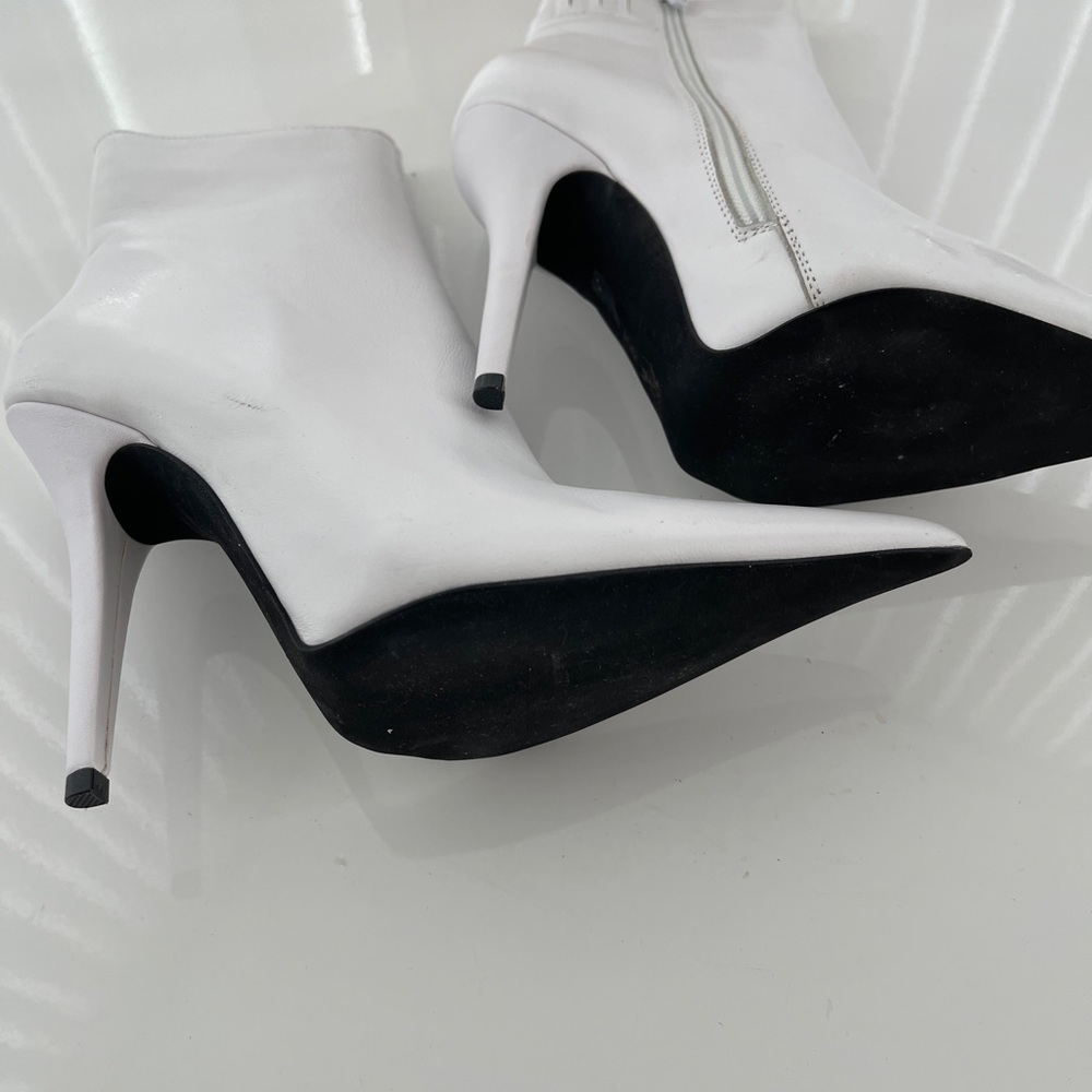 NWOT Jeffrey Campbell Elegant White Leather Ankle Boots - Picture 4 of 5
